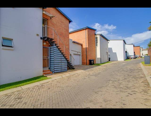 2 BEDROOM APARTMENT FOR SALE IN MAROELADAL